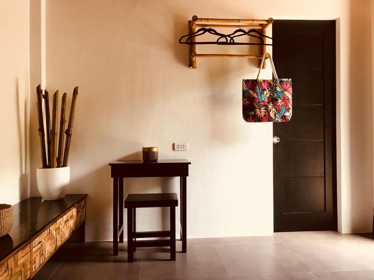 Everyday Sunday Hotel & Cafe سانتا في المظهر الخارجي الصورة